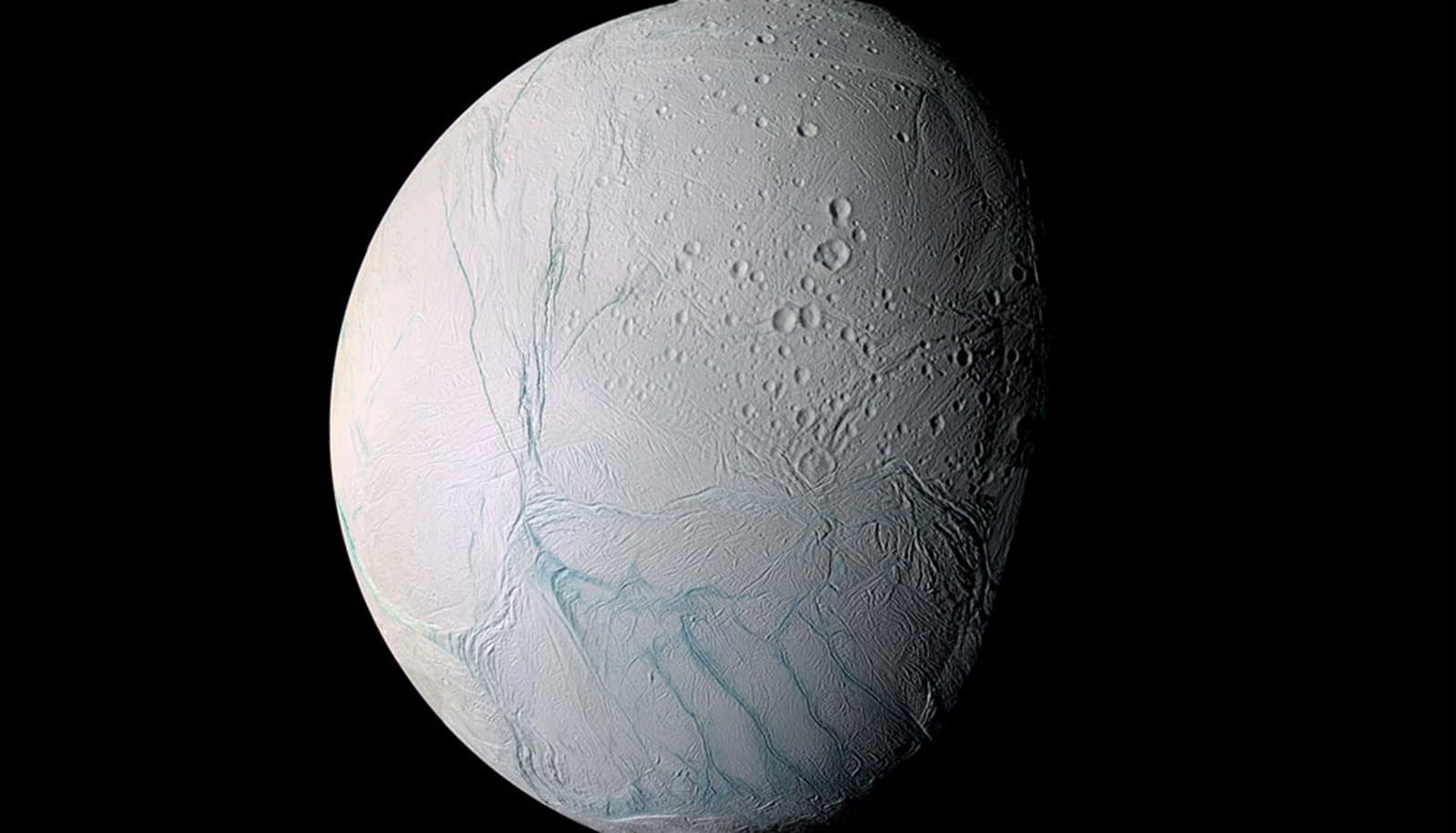 How ice plumes sort salts on Enceladus